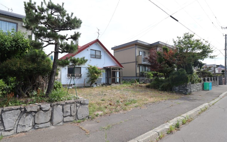 【地下鉄南北線 麻生駅 バス乗車13分 屯田3条2丁目停 徒歩2分／ＪＲ札沼線 太平駅 徒歩13分】3LDK 土地価格1880万円 参考プラン：1900万円【JUSTPRICE】