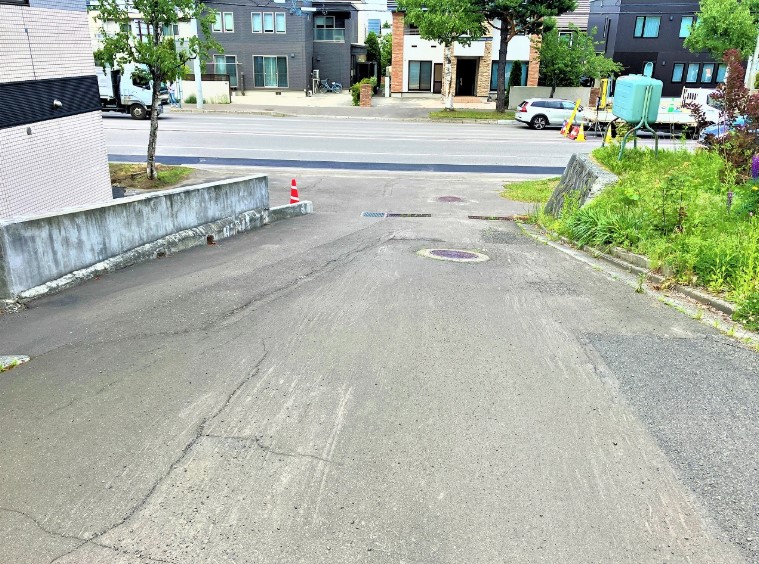 【山の手1条11丁目 バス停徒歩2分　札幌市東西線 西28丁目駅　バス乗車10分】4LDK 土地価格2990万円 参考プラン：2040万円【JUSTPRICE】