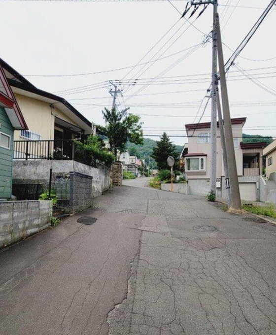 【円山西町5　地下鉄東西線「円山公園」駅　バス乗車15分　「円山西町神社前」停徒歩4分】　3LDK 土地価格：890万円 参考プラン：2140万円【JUSTPRICE】