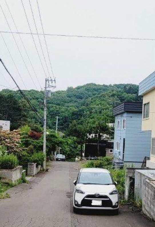 【円山西町5　地下鉄東西線「円山公園」駅　バス乗車15分　「円山西町神社前」停徒歩4分】　3LDK 土地価格：890万円 参考プラン：2140万円【JUSTPRICE】