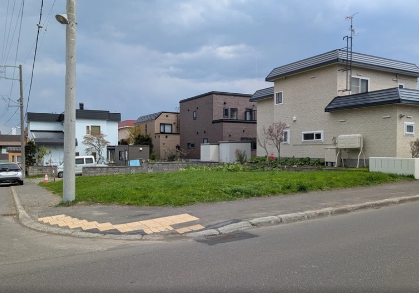 【平和１条７丁目　JR函館本線「琴似」駅バス乗車３３分】　3LDK 土地価格：1180万円 参考プラン：2140万円【JUSTPRICE】