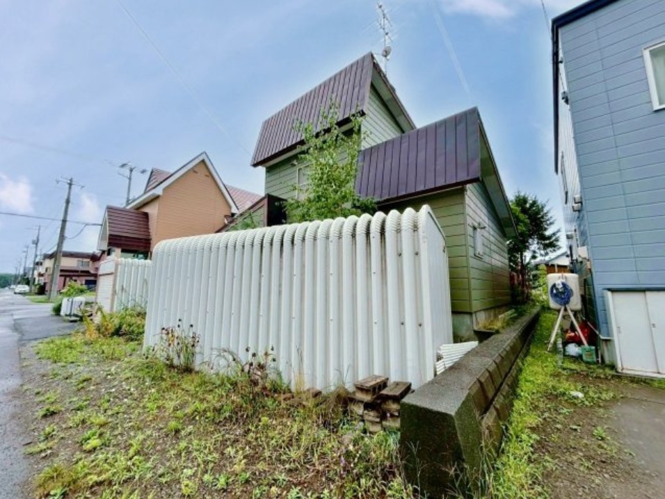 【花川南1条5丁目　石狩の自然と利便性が溶け合う、花川南の閑静な住宅街に佇む土地！】　3LDK 土地価格：880万円 参考プラン：2140万円【JUSTPRICE】