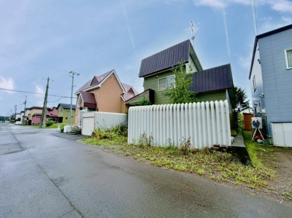 【花川南1条5丁目　石狩の自然と利便性が溶け合う、花川南の閑静な住宅街に佇む土地！】　3LDK 土地価格：880万円 参考プラン：2140万円【JUSTPRICE】