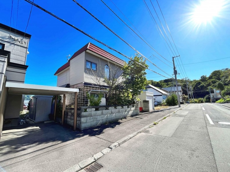 【西野8条9丁目　スーパー、コンビニが揃い、生活利便性良好です！】　3LDK 土地価格：1580万円 参考プラン：2100万円【JUSTPRICE】