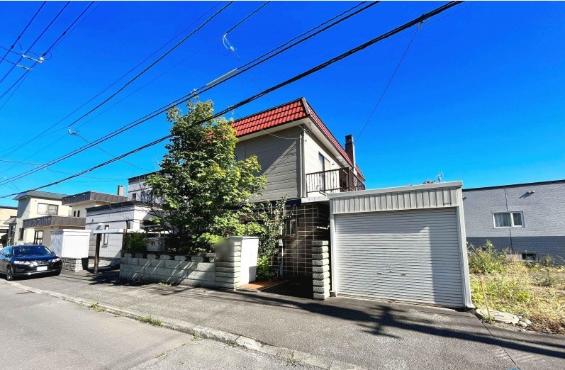 【西野8条9丁目　スーパー、コンビニが揃い、生活利便性良好です！】　3LDK 土地価格：1580万円 参考プラン：2100万円【JUSTPRICE】