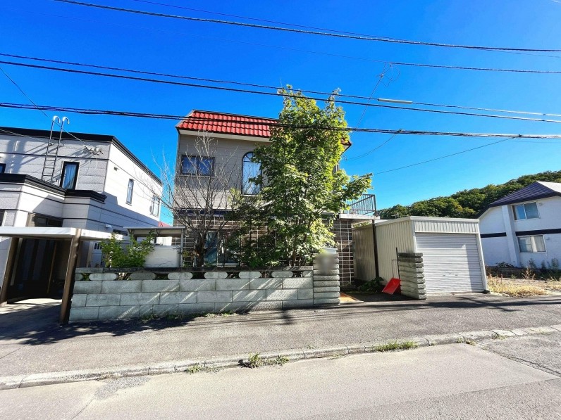 【西野8条9丁目　スーパー、コンビニが揃い、生活利便性良好です！】　3LDK 土地価格：1580万円 参考プラン：2100万円【JUSTPRICE】