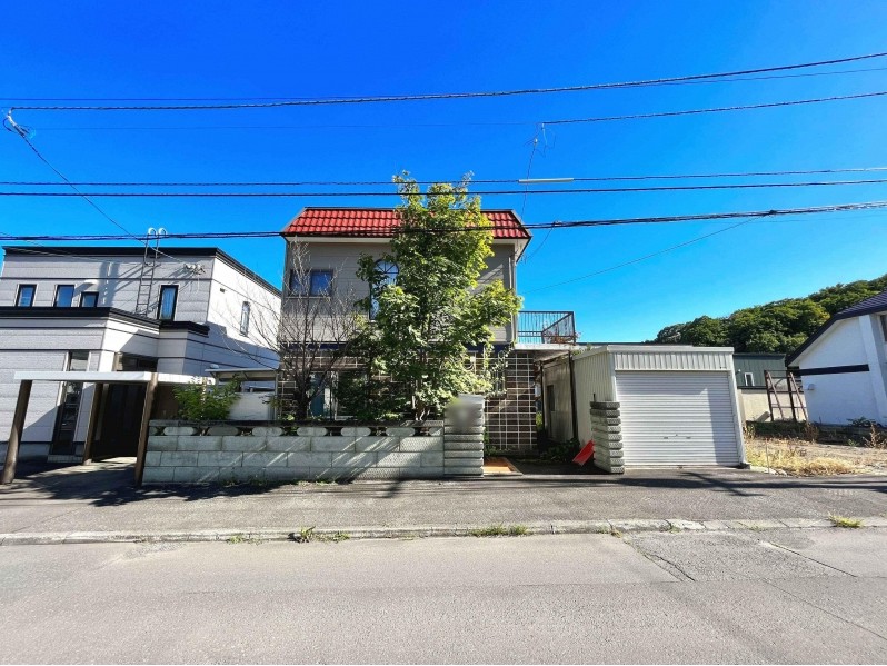 【西野8条9丁目　スーパー、コンビニが揃い、生活利便性良好です！】　3LDK 土地価格：1580万円 参考プラン：2100万円【JUSTPRICE】