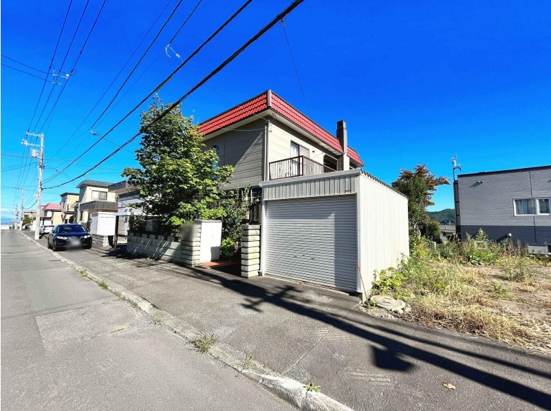 【西野8条9丁目　スーパー、コンビニが揃い、生活利便性良好です！】　3LDK 土地価格：1580万円 参考プラン：2100万円【JUSTPRICE】