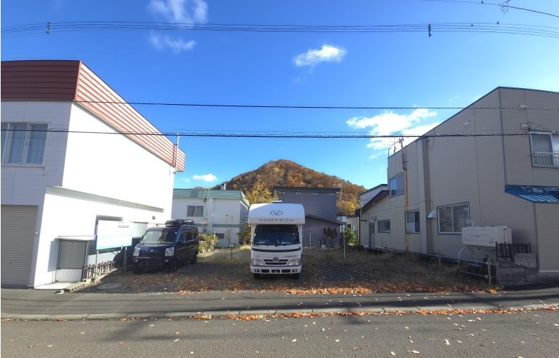 【福井3丁目　最寄りバス停まで徒歩３分！地下鉄東西線「発寒南」駅方面へのアクセスも便利な立地です。】　4LDK 土地価格：1300万円 参考プラン：2140万円【JUSTPRICE】