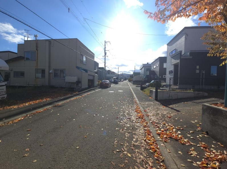 【福井3丁目　最寄りバス停まで徒歩３分！地下鉄東西線「発寒南」駅方面へのアクセスも便利な立地です。】　4LDK 土地価格：1300万円 参考プラン：2140万円【JUSTPRICE】