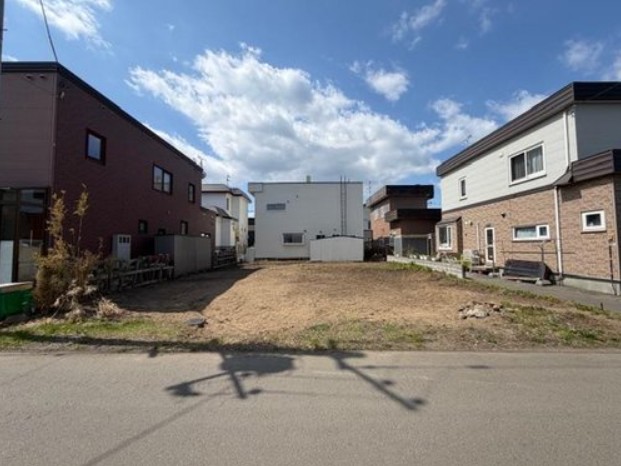 【花川南6条4丁目　地下鉄南北線「麻生」駅バス乗車22分　バス停徒歩4分】　3LDK 土地価格：790万円 参考プラン：2120万円【JUSTPRICE】