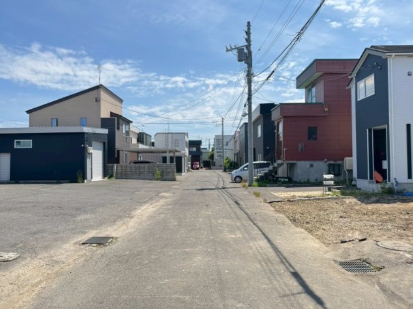 【太平9条4丁目　JR学園都市線「百合が原」駅徒歩9分】　3LDK 土地価格：980万円 参考プラン：2240万円【JUSTPRICE】